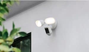 Read more about the article 6 Best Security Lights with Built-In Cameras (UK Guide)
